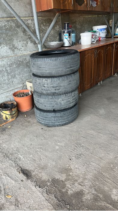 Продам.     Резину.     Среднее.      Состояние.