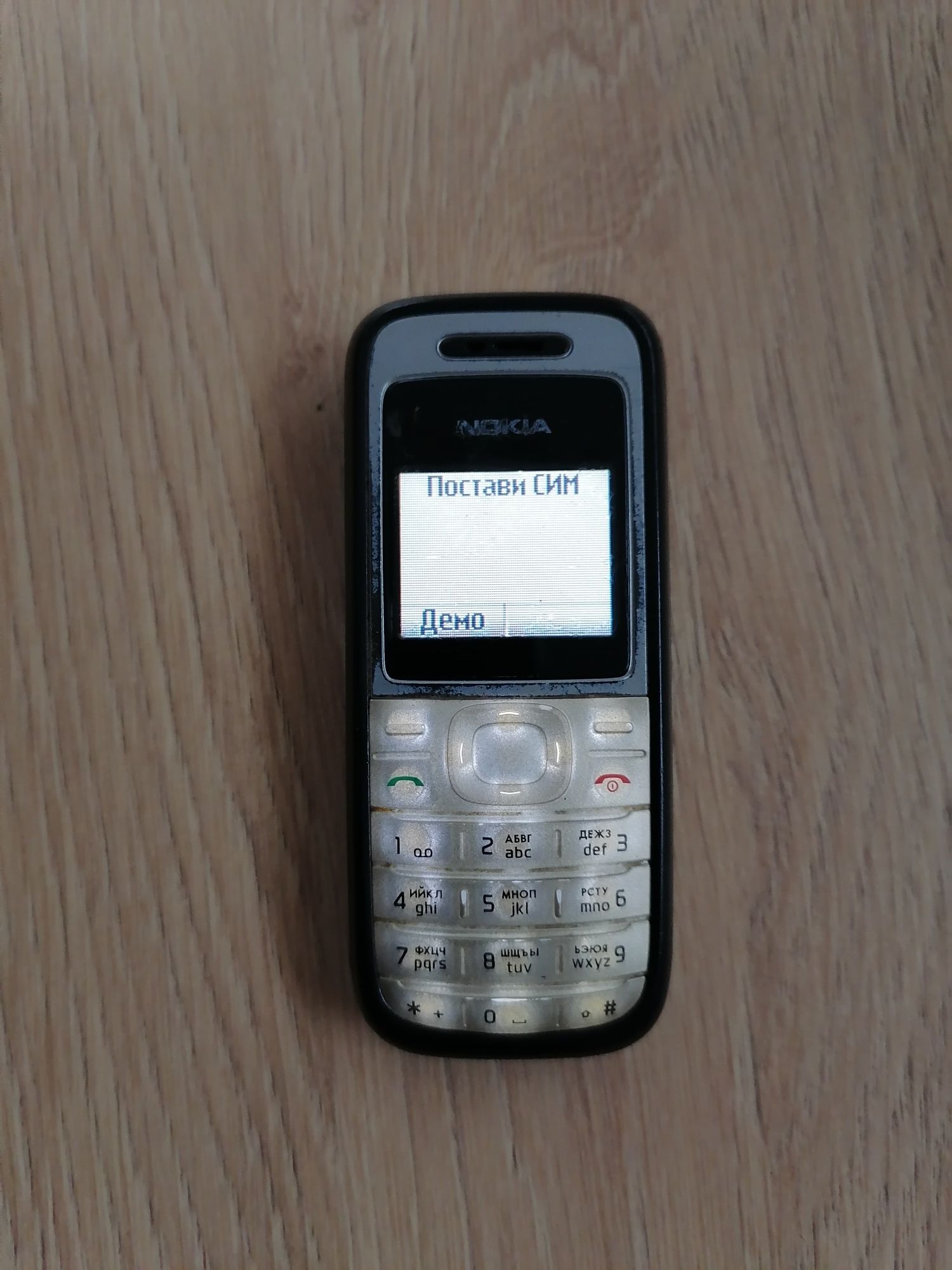 Продавам Nokia 1208.