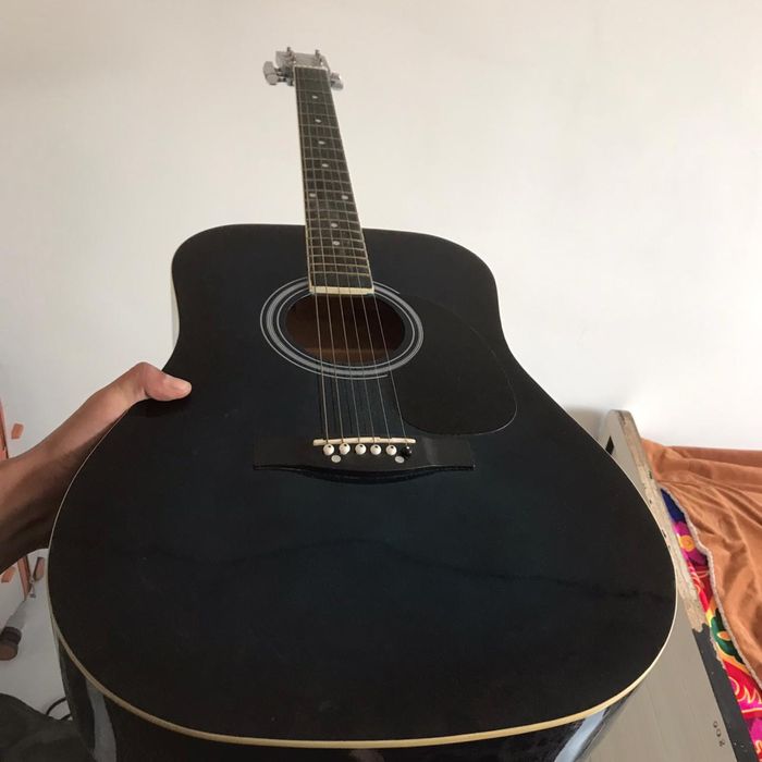 Гитара в хорошем состояний