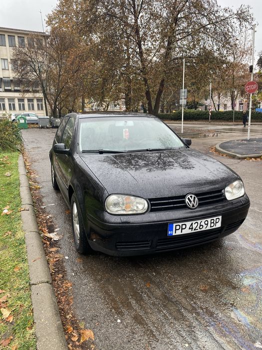 Продава се Golf 4 2.0 benzin