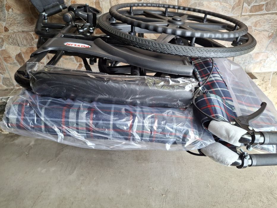 Продавам инвалидна количка чисто нова с гаранция