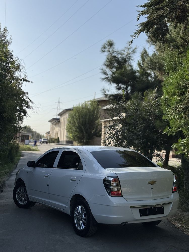 Продаю chevrolet cobalt миднайт