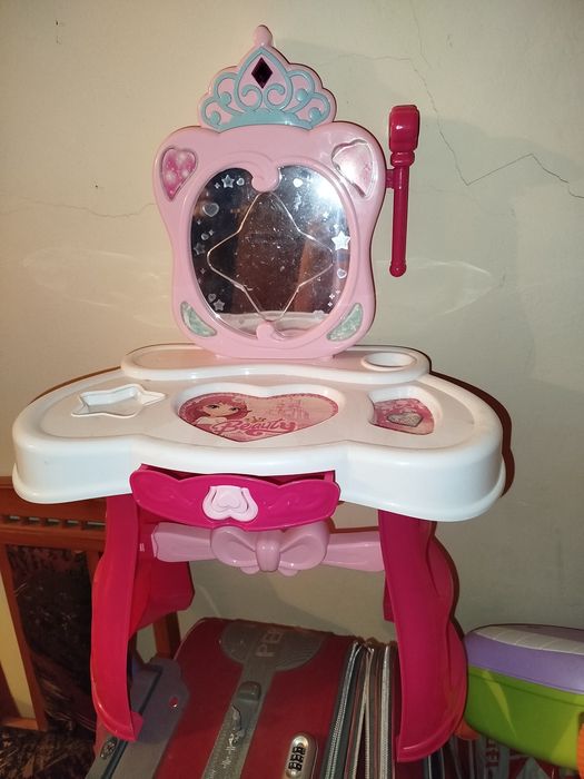 Лот играчки за млада дама