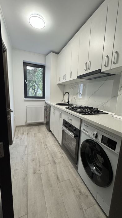 Apartament decomandat, 2 camere, 2 bai, fost cabinet de Pediatrie, CT