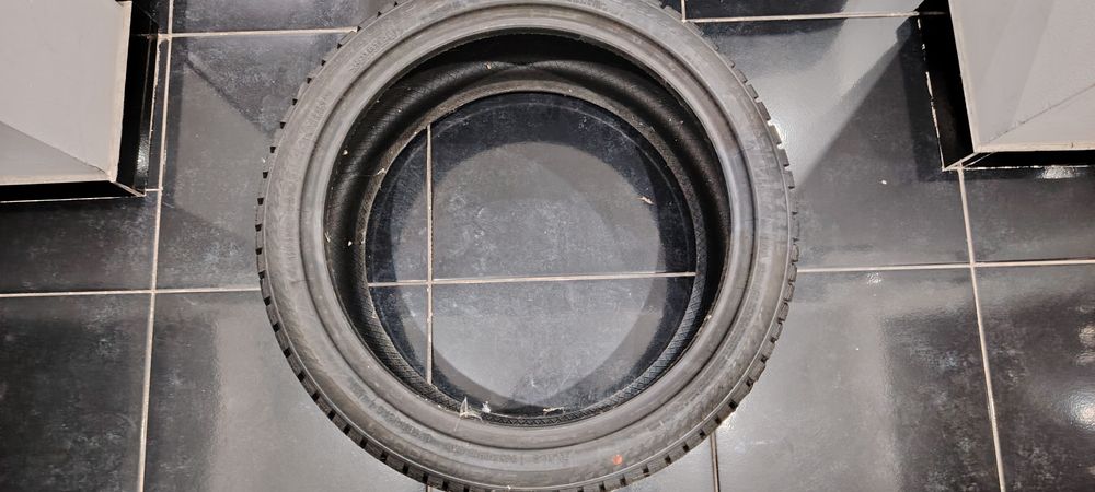 235 40 R19 Nokian snowproof