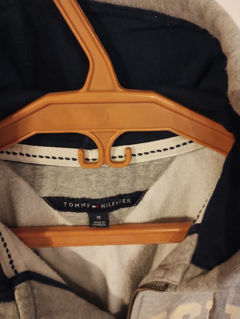 3 Hanorace Nike,Tommy Hilfiger