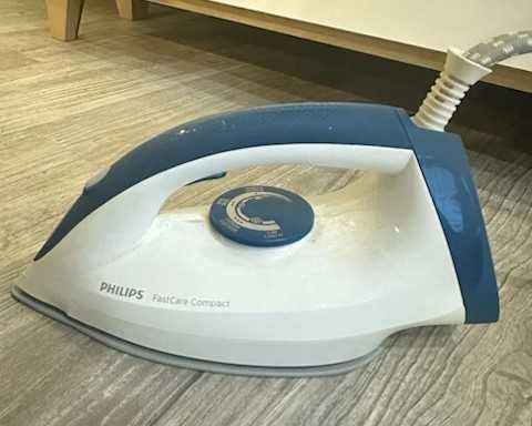 Парогенератор Philips FastCare Compact GC6709 с дъска за гладене