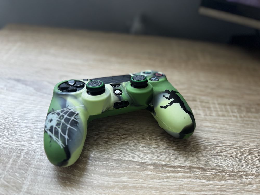 PS4 Slim 500GB + Контролер + GTA V, FIFA 20, Minecraft и още