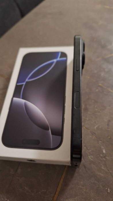Телефон iPhone 16 Pro