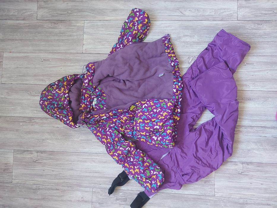 Продам демисезонный костюм на девочку