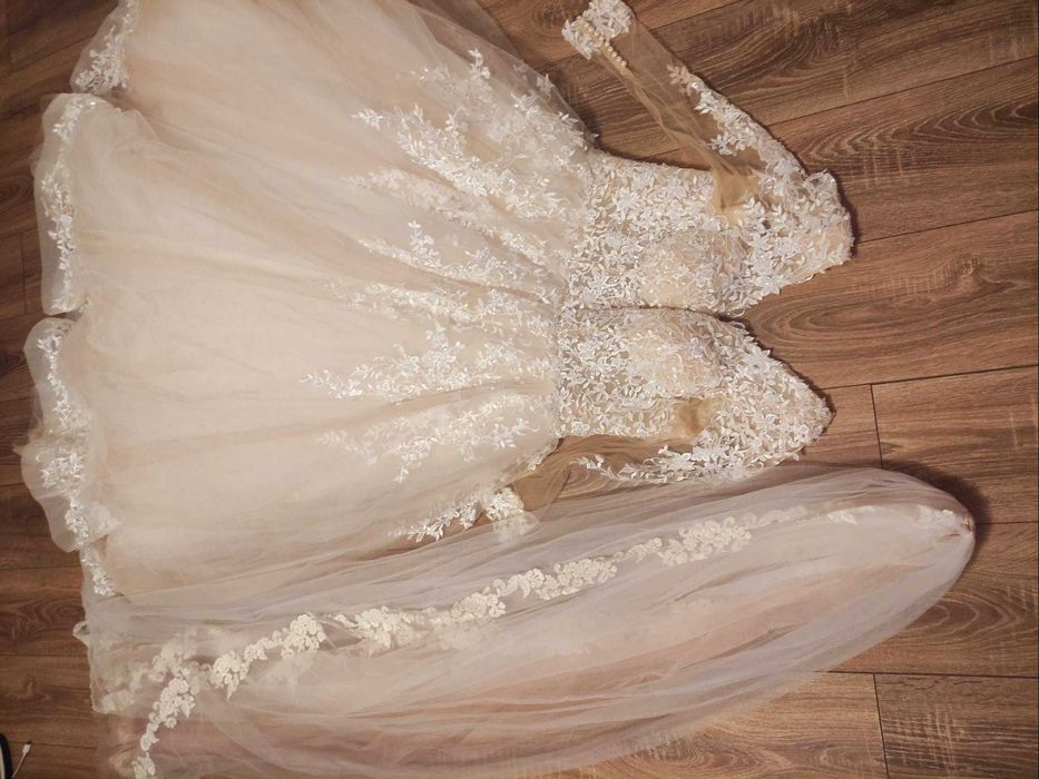 Rochie de mireasa cu dantela si tull, in stil printesa