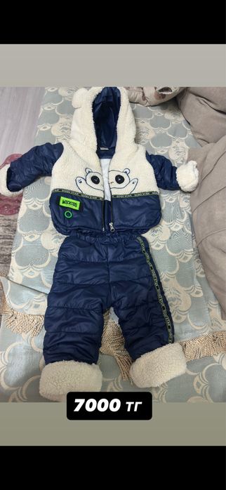 Продам детские куртки для малышей 0-9 месяцев