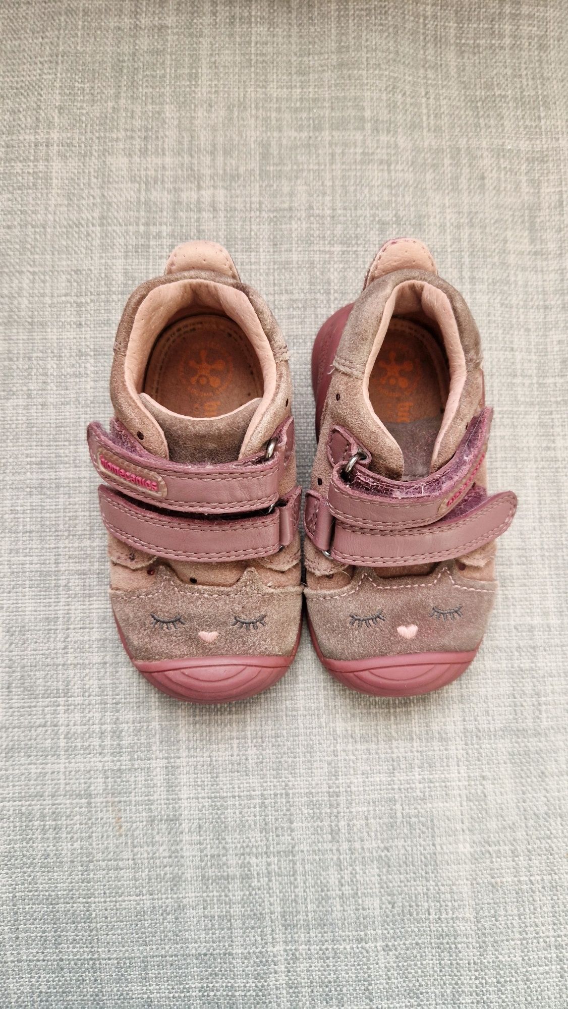 Обувки за прохождане на марката BIOMECANICS