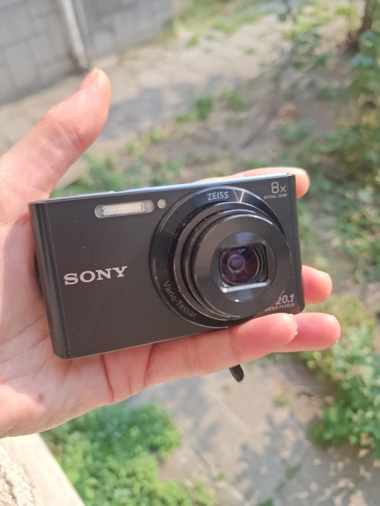 Компактен дигитален фотоапарат SONY Cybershot W830
