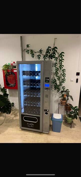 Aparat Vending Tonomat sucuri , biscuiti , etc.