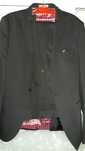 Vand costum negru.
