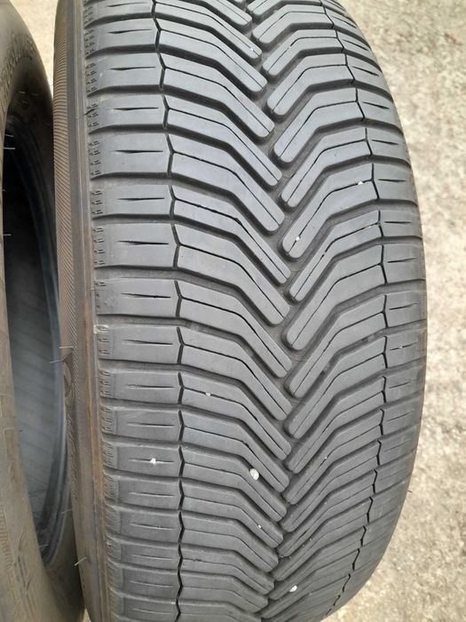 Продава две гуми 235 60 18 цола,Michelin Cross Climate,ДОТ 4421