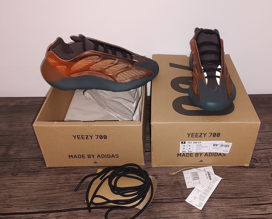 Adidas YEEZY 700 Copper Fade