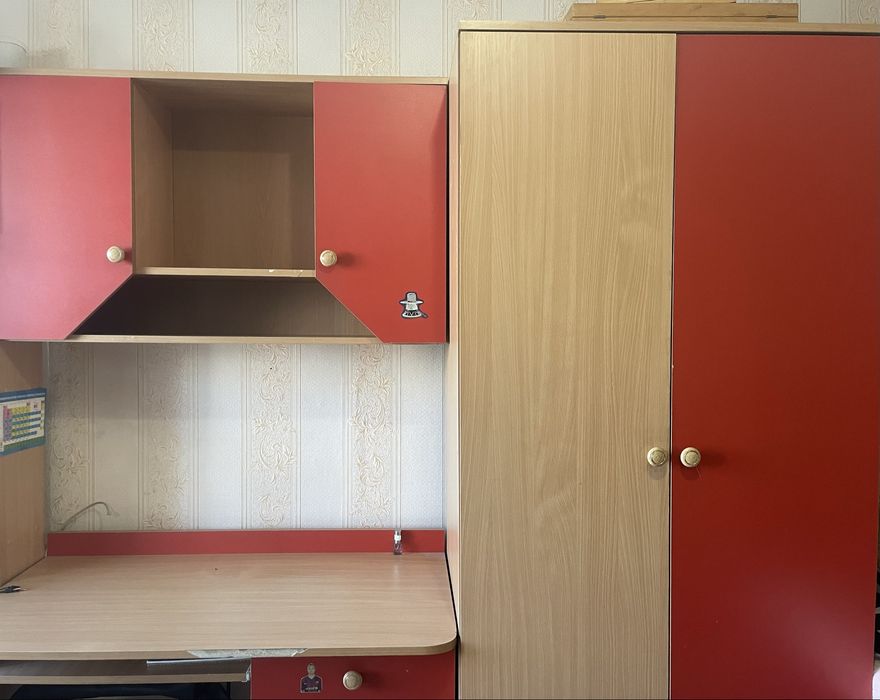 Ученическая стенка/ шкаф/ компьютерный стол - отличное состояние!