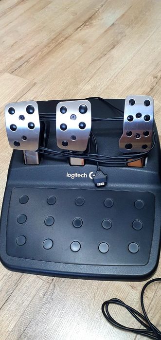 Gaming Volan Logitech G29 Volan+pedal+schimbător+adapter 

Funcționeaz