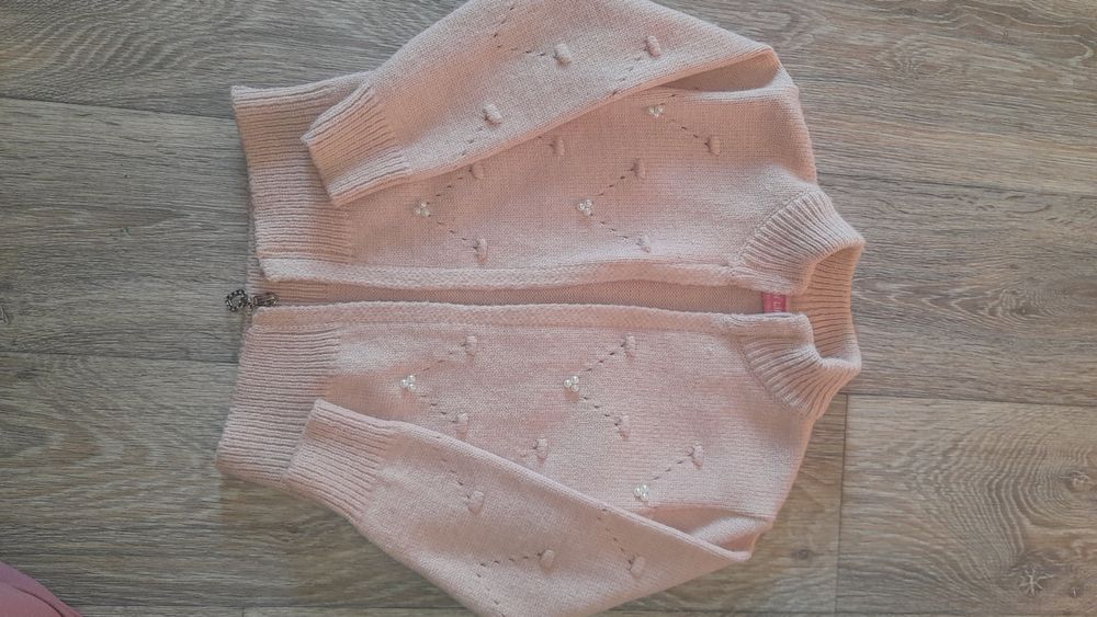 Продам кофту 5-6 лт для девочки