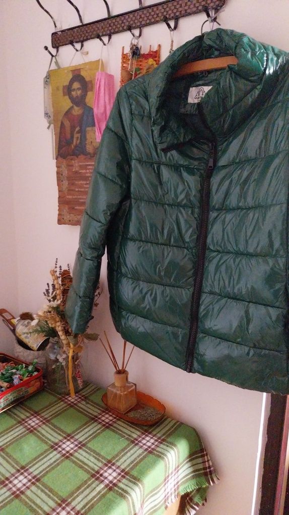 Geaca dama,noua fără etichete, verde,călduroasă,de efect,fără defecte