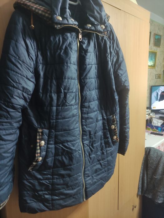 Продается женская куртка тёмно-синего цвета р.48