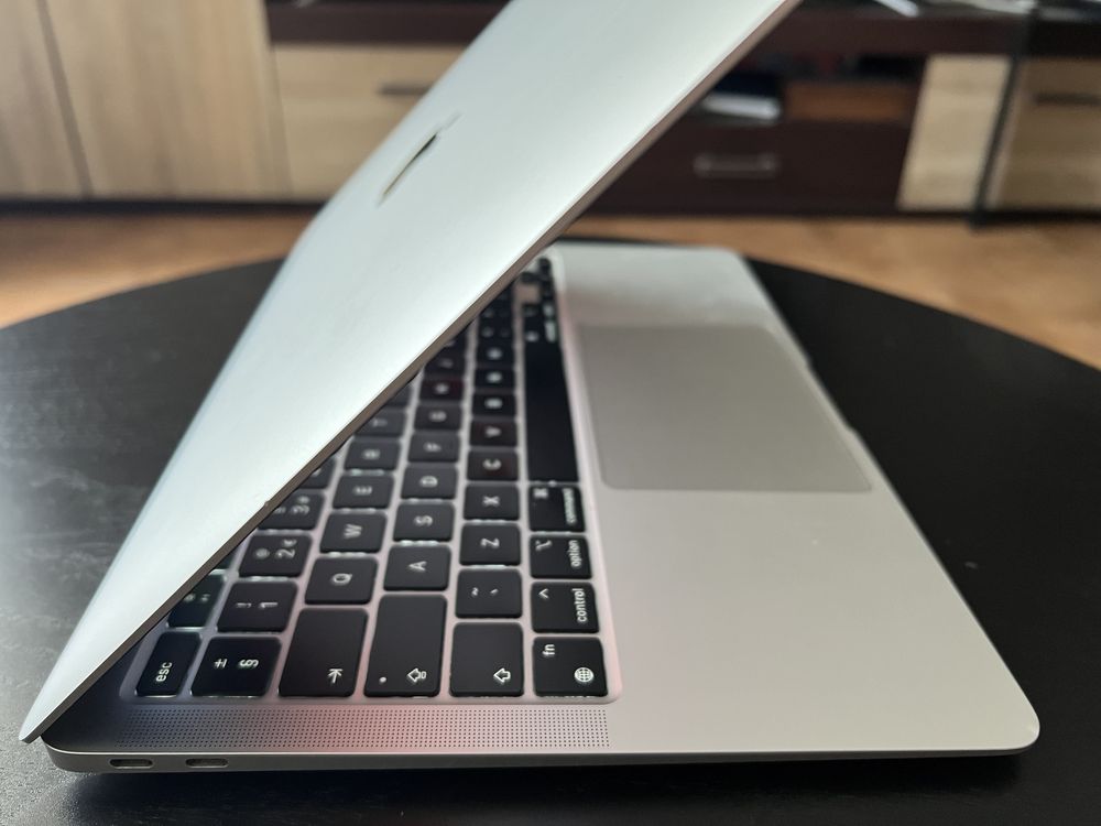 Отличен Apple MacBook Air M1 8GB 256GB