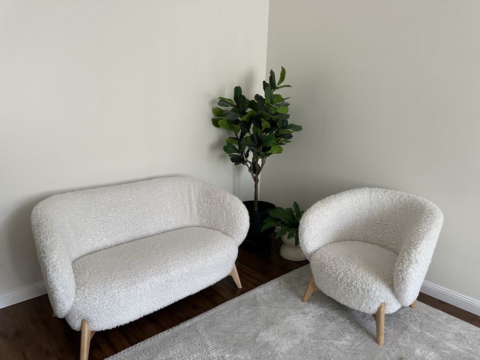 Практически новый белый Диван и кресло Тилар Cozy White