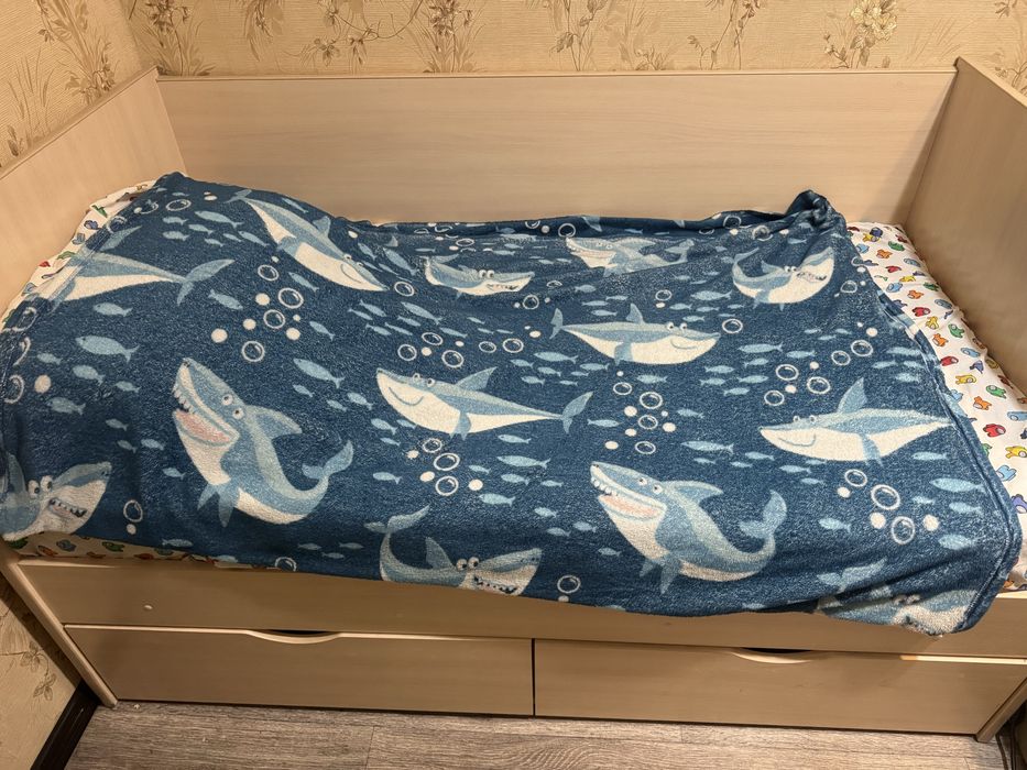 Продам кровать срочно!