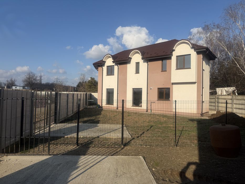 Vand casa craiova ( bariera valcii ,toate utilitatiile racordate )