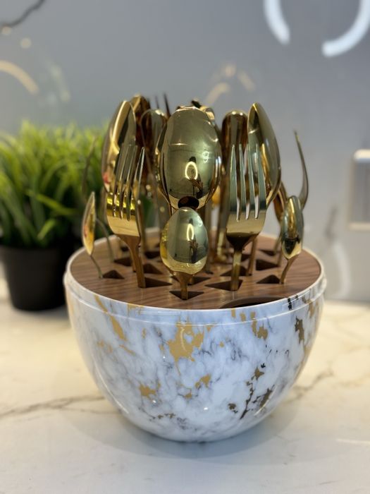 Набор сталовых приборов