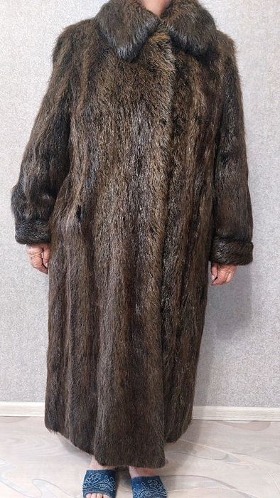 Продается шуба нутриевая