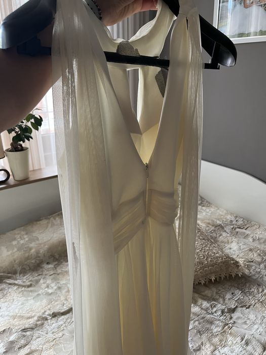 Бяла рокля втора употреба