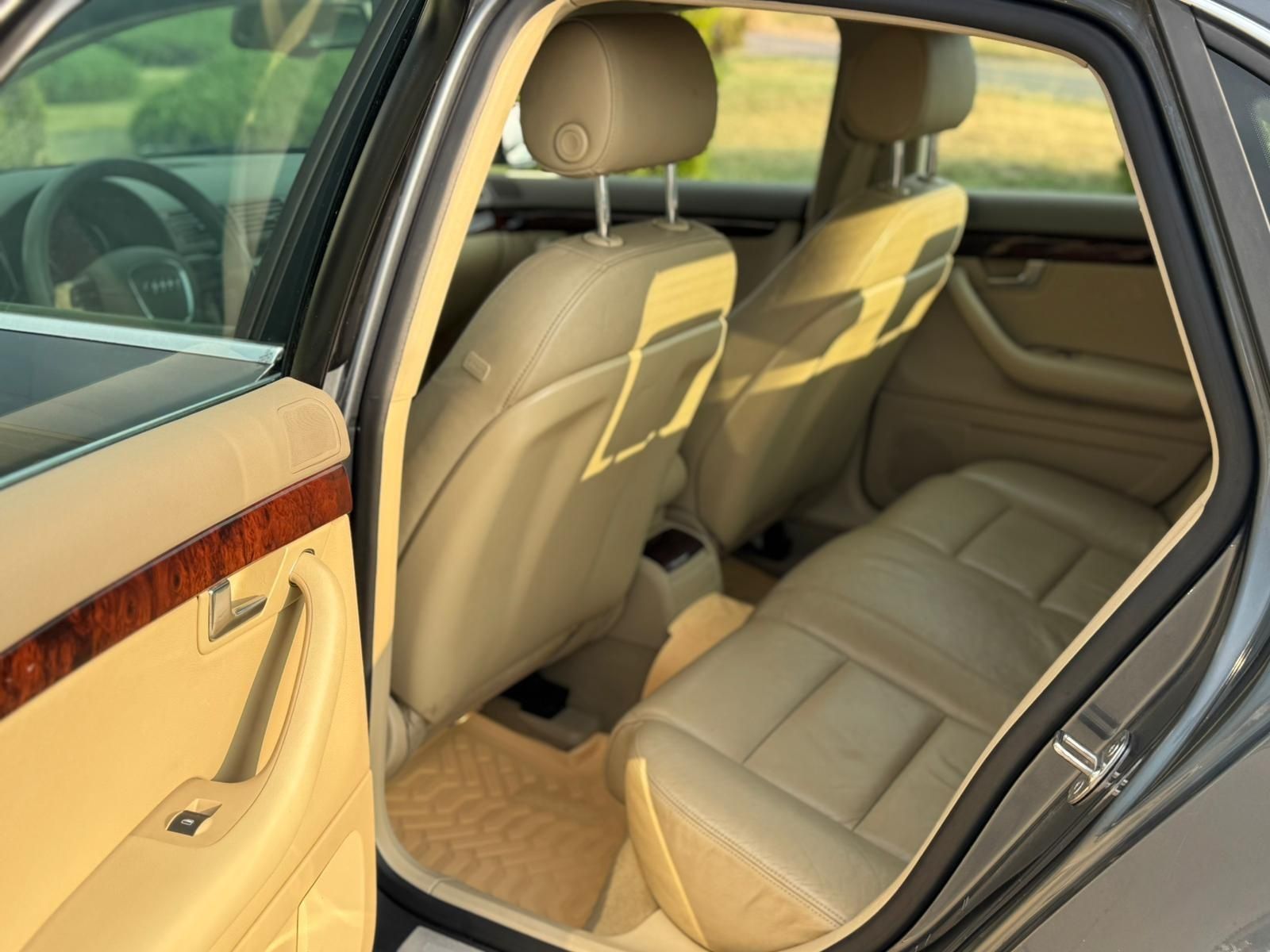 Audi A4 " Sport-Back " Limuzină