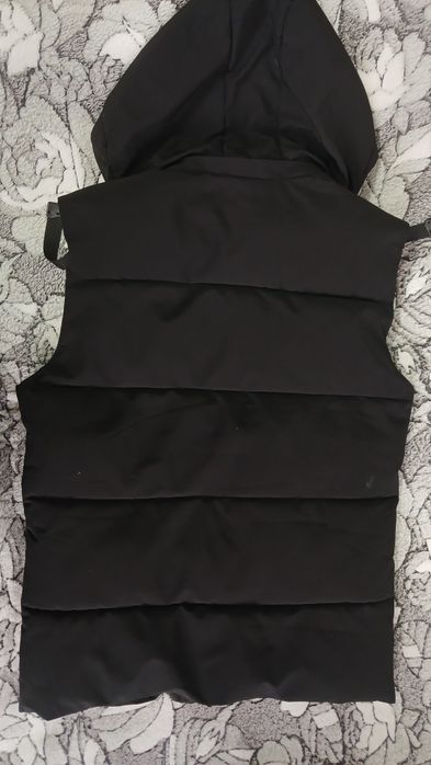 Безрукавка,puma.