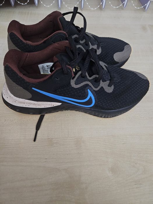 Кроссовки Nike оригинал размер 40