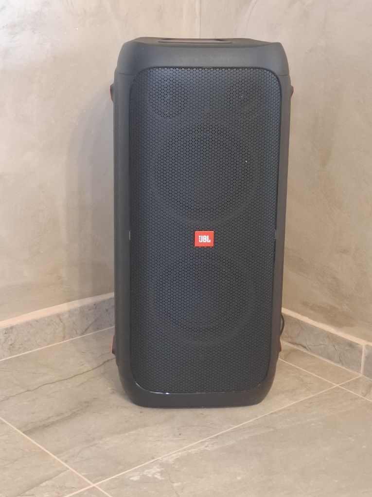 Продава JBL 310..