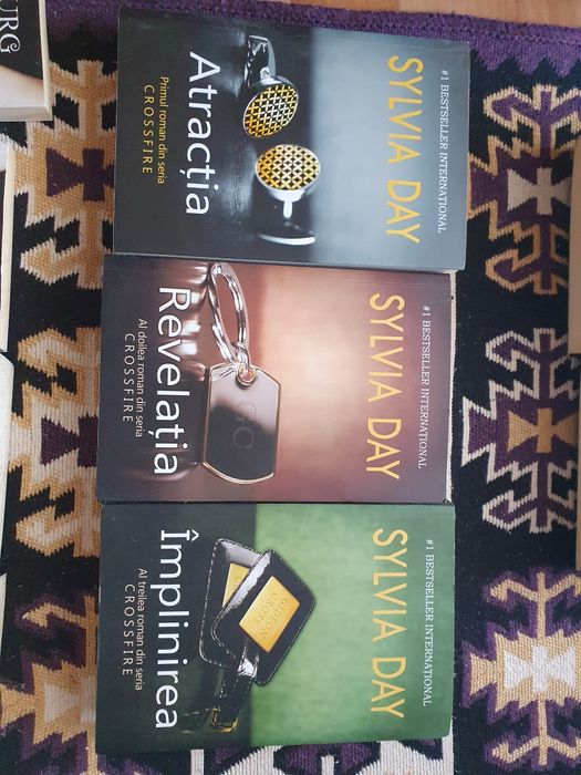 Colecția de Sylvia Day