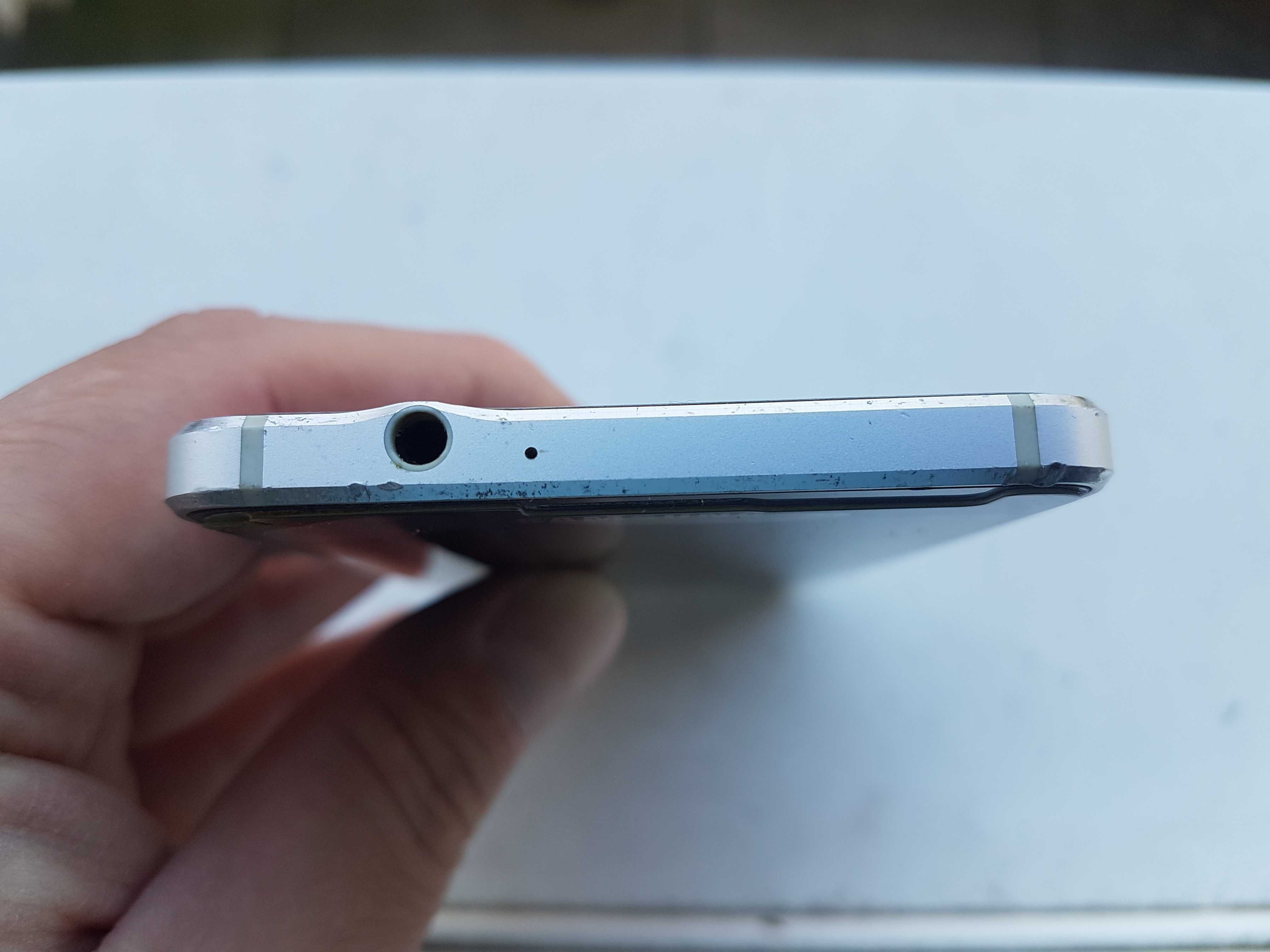 Отличен Samsung Alpha
