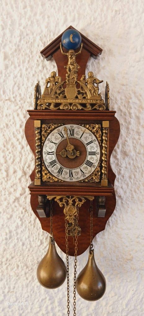 Старинен холандски стенен часовник