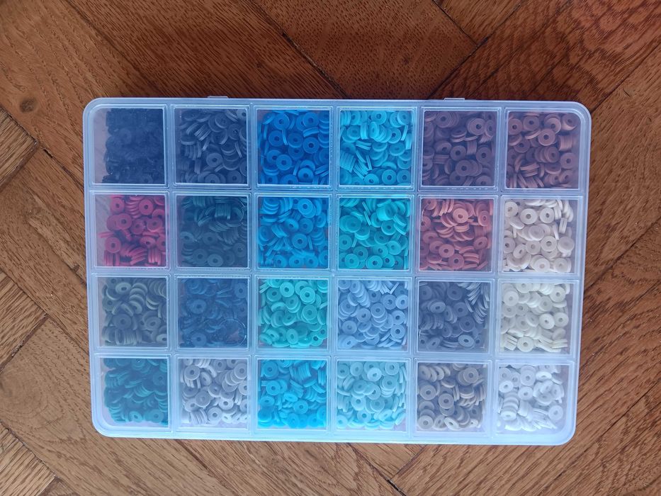 Мъниста за правене на гривни, гердани и други.