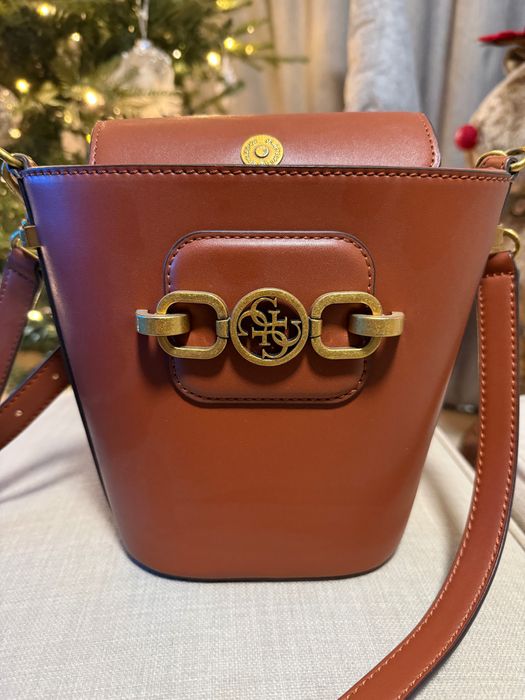 Кожена Чанта Guess.