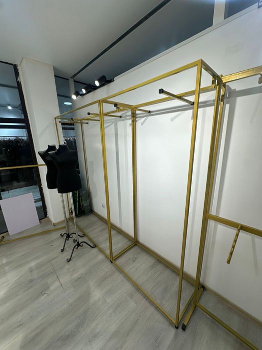 Мебель для магазина одежды