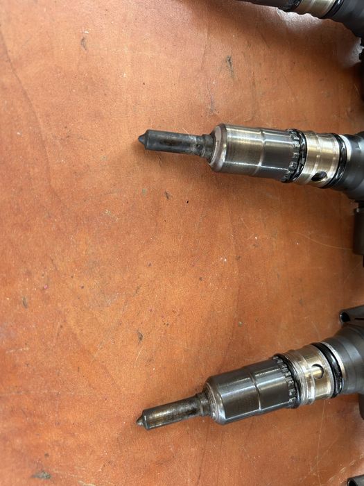 Injector Audi A4 B7 motor 2.0 tdi BLB 03G130073G