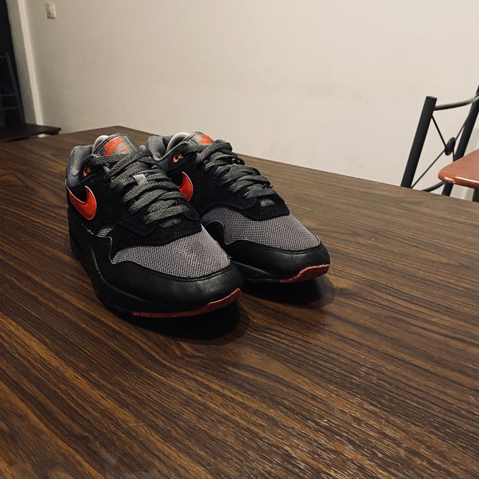 Nike Air Max 1 Marimea 42.5 Negru cu Rosu