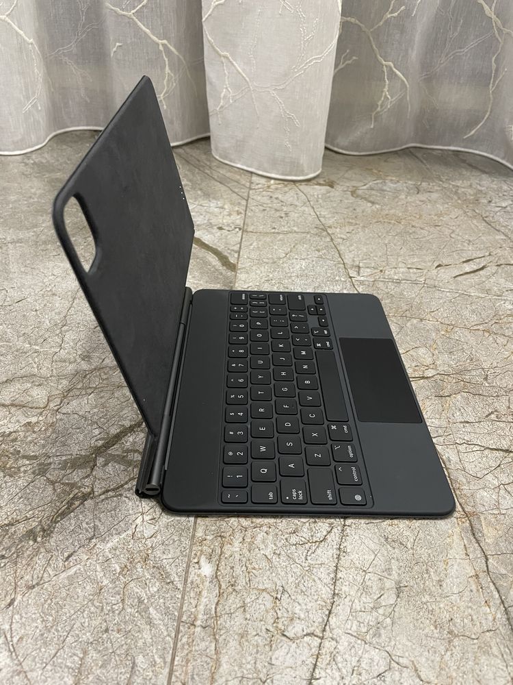 Клавиатура Apple Magic Keyboard за IPad Pro 11”