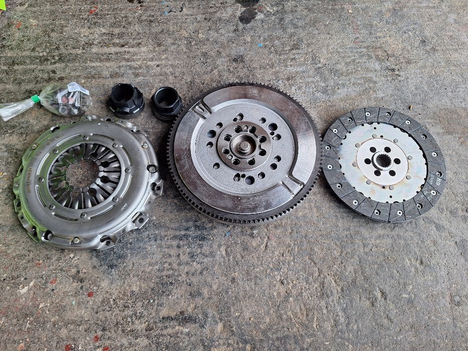 Volanta masa dubla + Kit ambreiaj BMWx3  motor 2.0 cp150