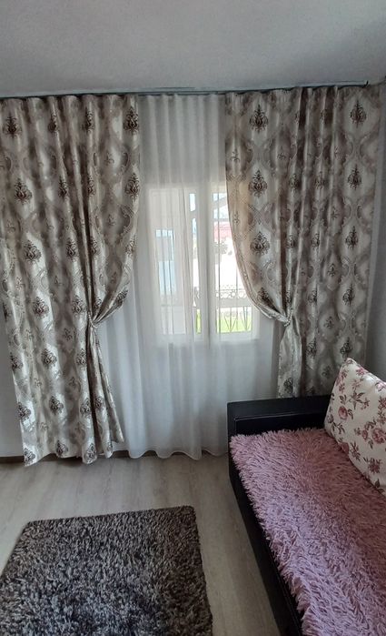 Draperii bej cu model deosebit set de 3 bucati