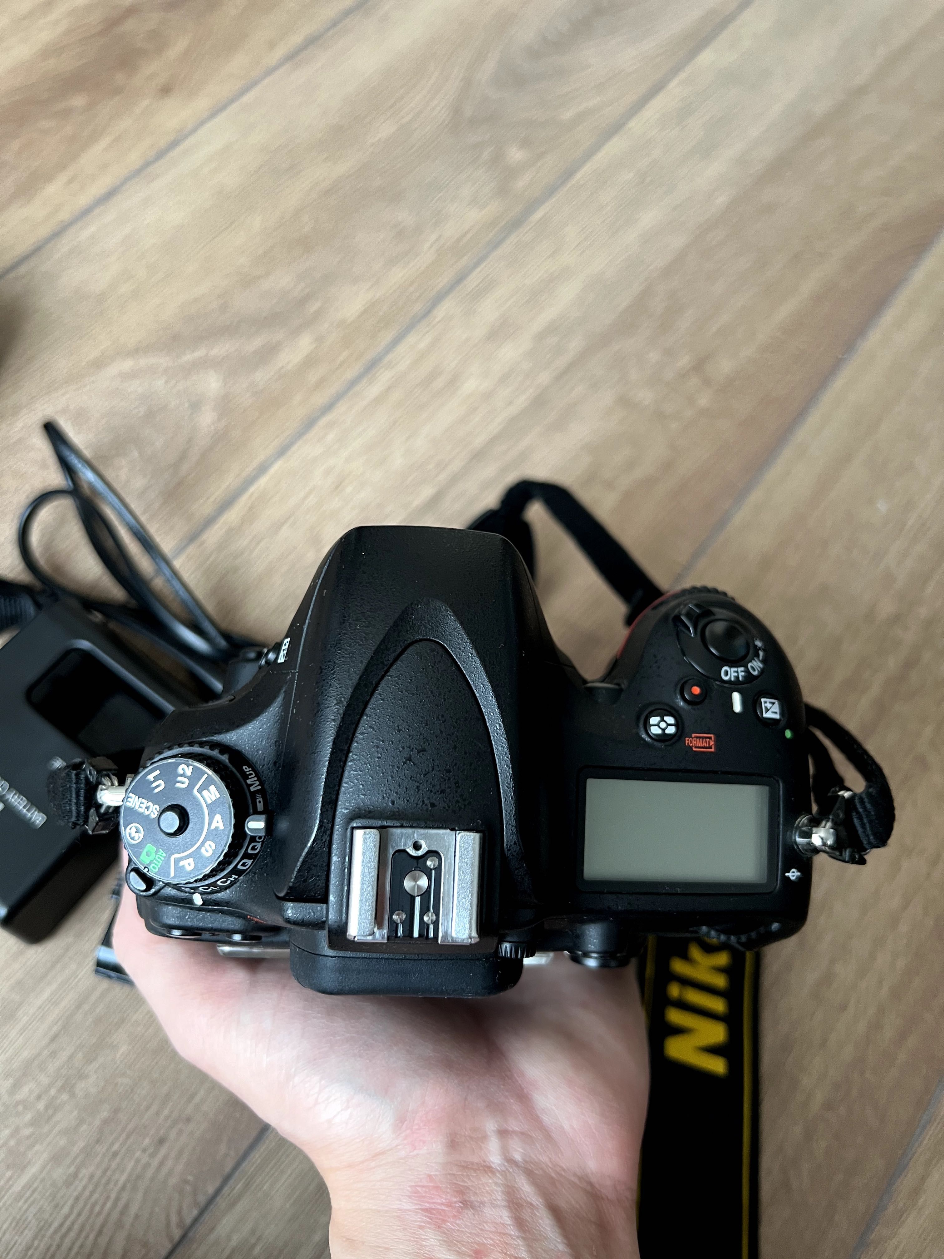 Body aparat foto DSLR Nikon D610 cauciucuri noi, 14k shutter count